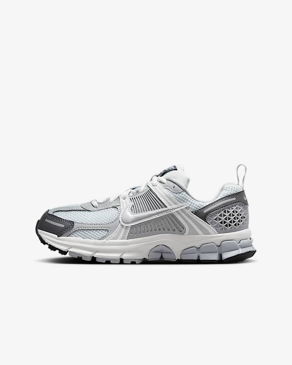 Boys gray nike shoes online